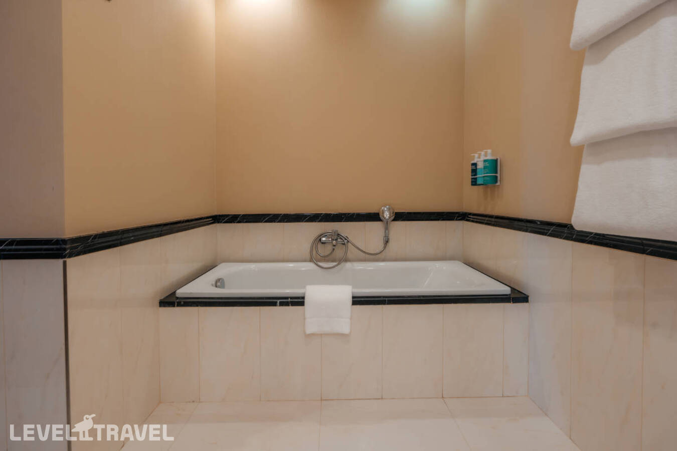 фотографии номера Люкс отеля Novotel Resort And Spa Krasnaya Polyana Sochi (Бывш. Горки Отель) в Россия(курорт Красная Поляна 960) - фото №9