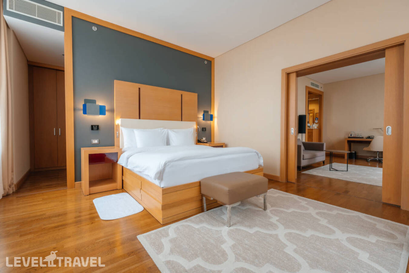 фотографии номера Люкс отеля Novotel Resort And Spa Krasnaya Polyana Sochi (Бывш. Горки Отель) в Россия(курорт Красная Поляна 960) - фото №1