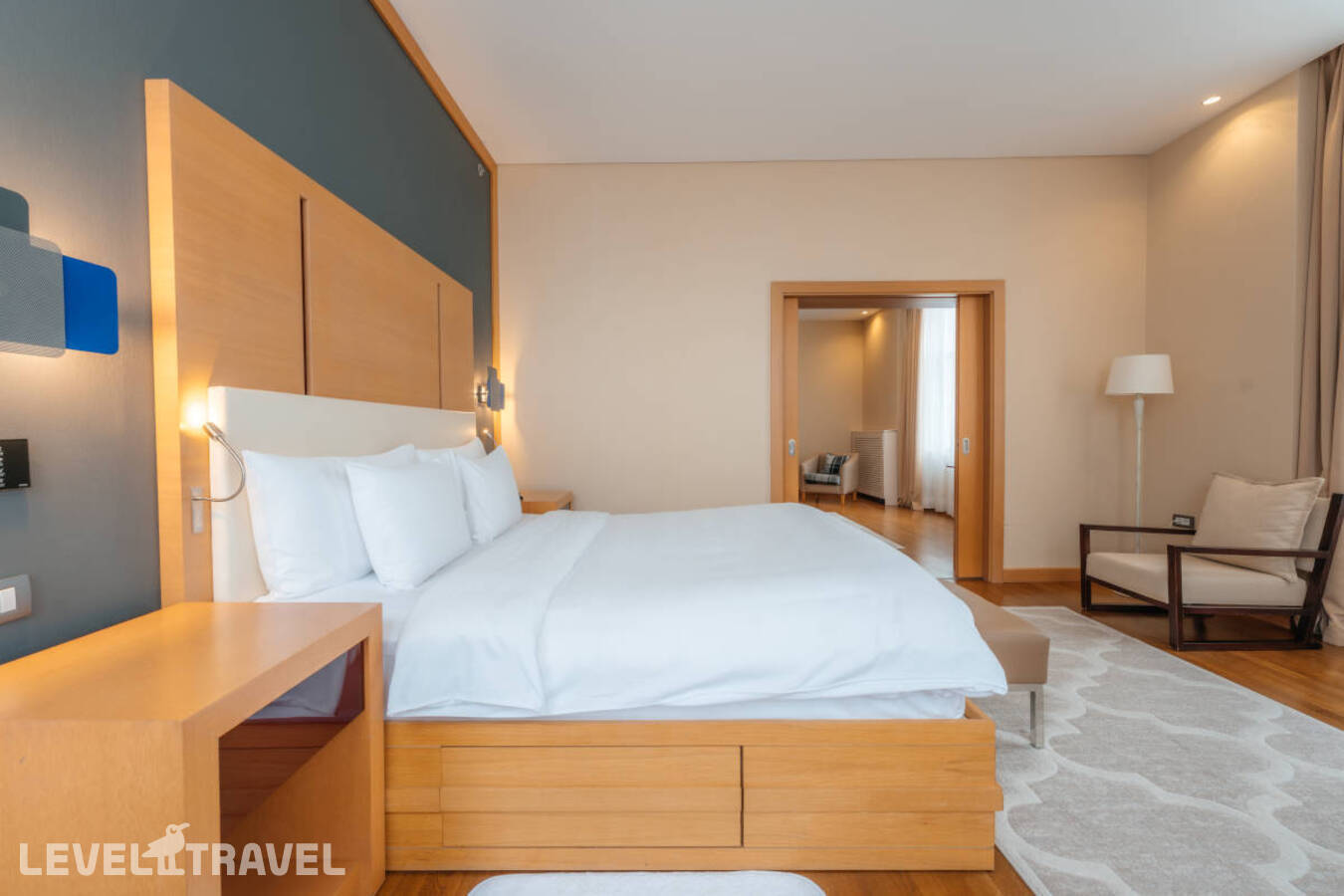фотографии номера Люкс отеля Novotel Resort And Spa Krasnaya Polyana Sochi (Бывш. Горки Отель) в Россия(курорт Красная Поляна 960) - фото №2