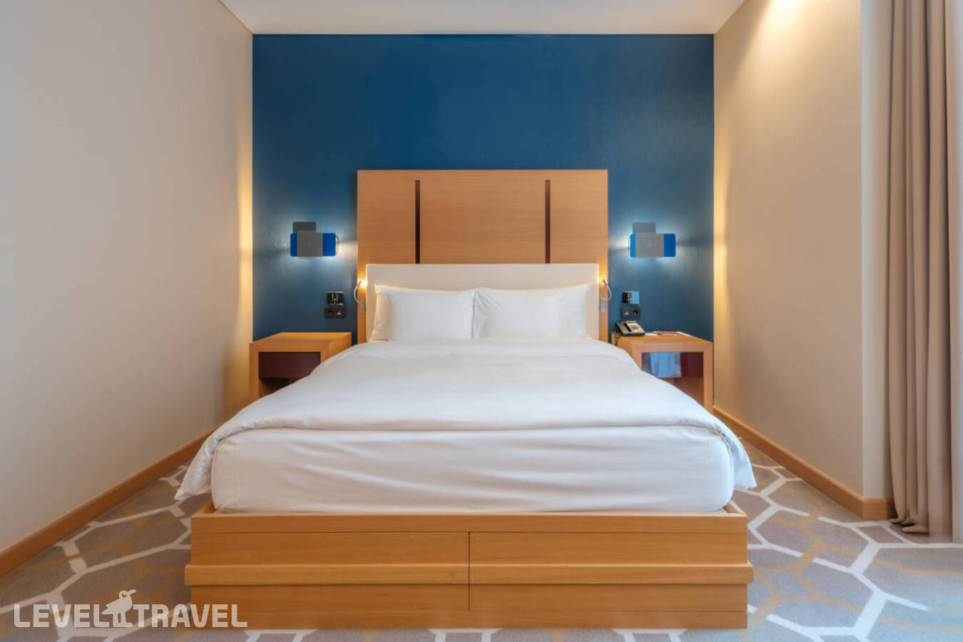 фотографии номера Улучшенный с видом на бассейн отеля Novotel Resort And Spa Krasnaya Polyana Sochi (Бывш. Горки Отель) в Россия(курорт Красная Поляна 960) - фото №2