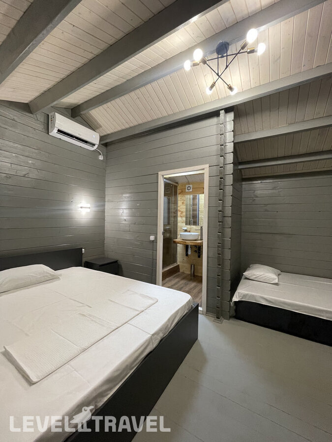 фотографии номера Коттедж с балконом отеля Белый (White Hotel) в Абхазия(Новый Афон) - фото №4