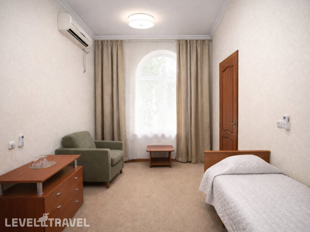 фотографии номера Улучшенный семейный с балконом (2 спальни) отеля Курортный Комплекс Гагрипш в Абхазия(Гагра) - фото №3