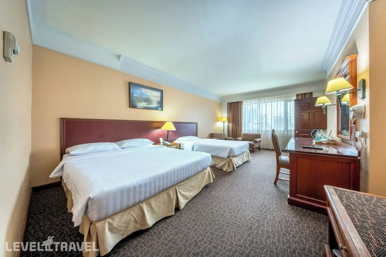 фотографии номера Номер Connecting Deluxe отеля Royal Benja Hotel в Таиланд(Бангкок) - фото №1