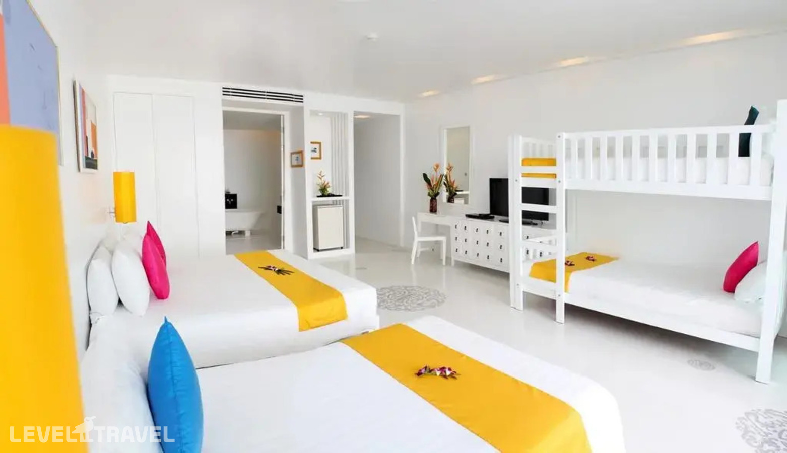 фотографии номера Номер Serene Wing Deluxe Family отеля The Old Phuket Karon Beach Resort в Таиланд(Карон Бич) - фото №8