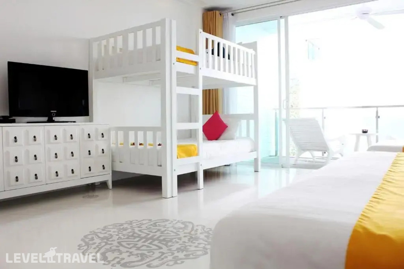 фотографии номера Номер Serene Wing Deluxe Family отеля The Old Phuket Karon Beach Resort в Таиланд(Карон Бич) - фото №3