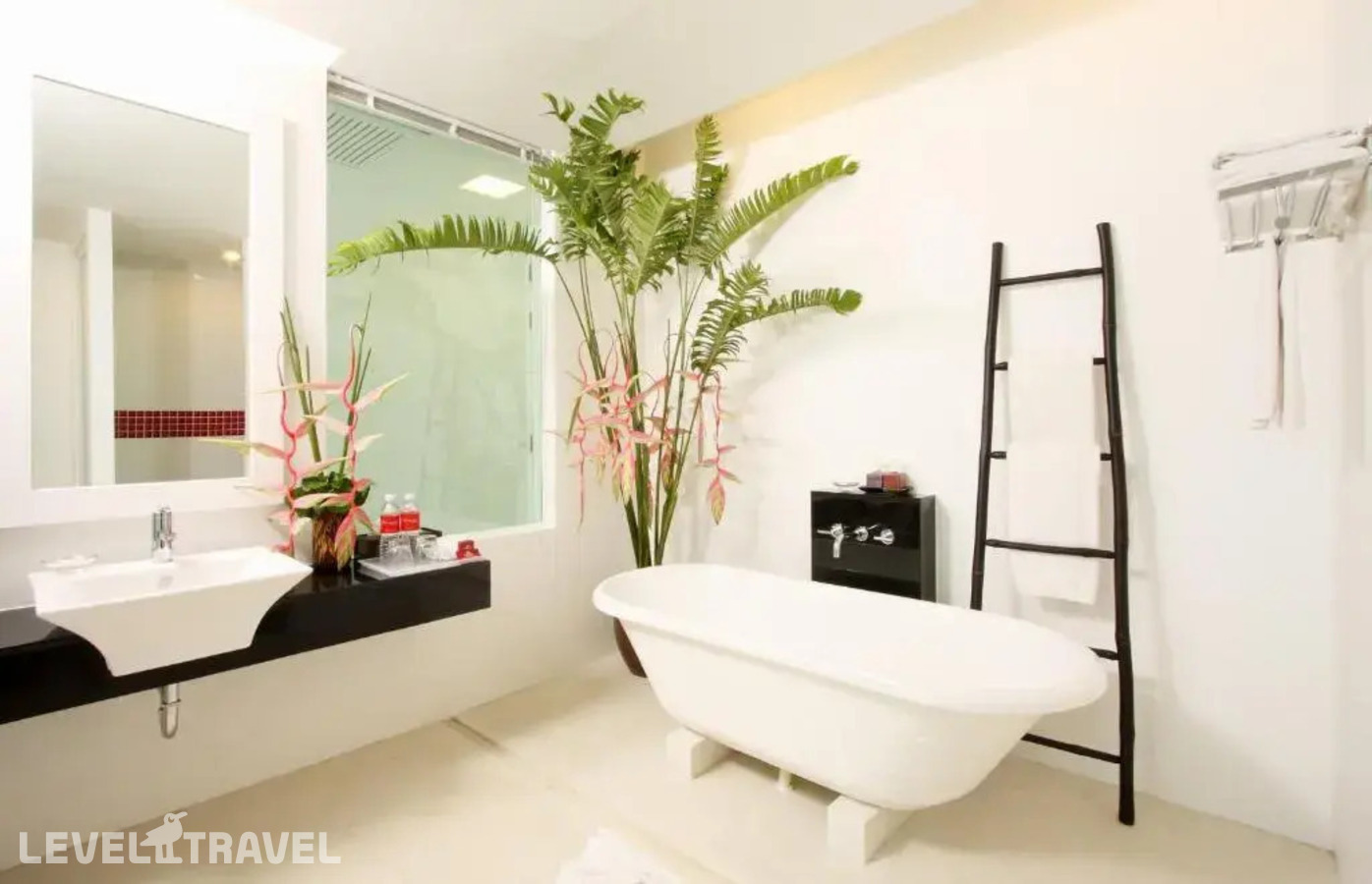 фотографии номера Номер Serene Wing Deluxe Family отеля The Old Phuket Karon Beach Resort в Таиланд(Карон Бич) - фото №6