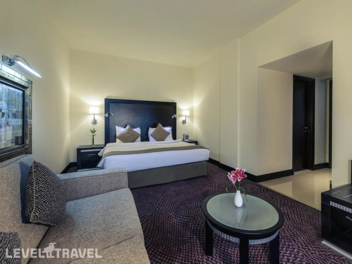 фотографии номера Люкс отеля Mercure Gold Hotel Al Mina Road в ОАЭ(Бар Дубай) - фото №1