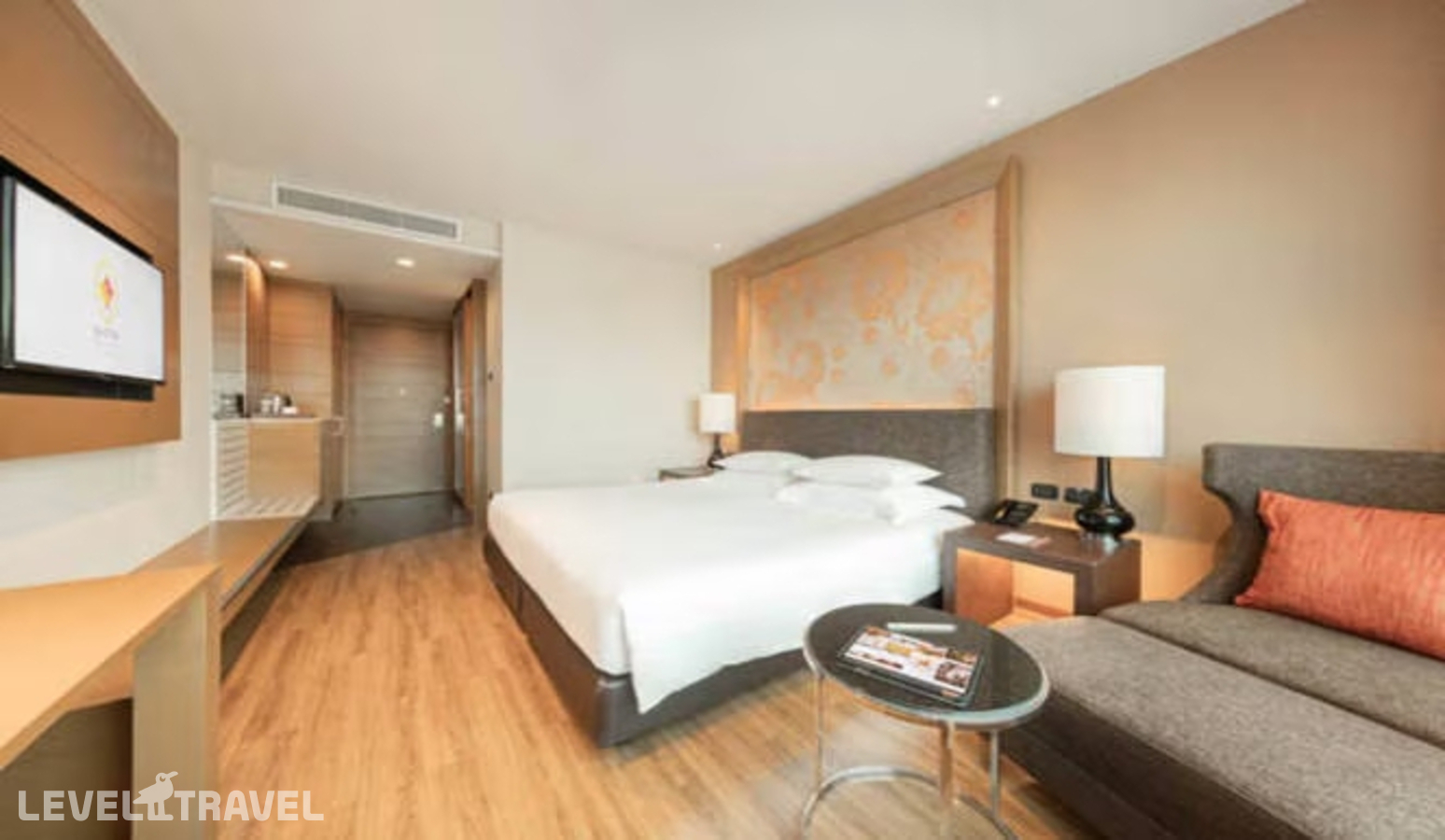 фотографии номера Двухместный номер Mahanakhon Sky Superior (двуспальная кровать) отеля Eastin Grand Hotel Sathorn в Таиланд(Бангкок) - фото №1