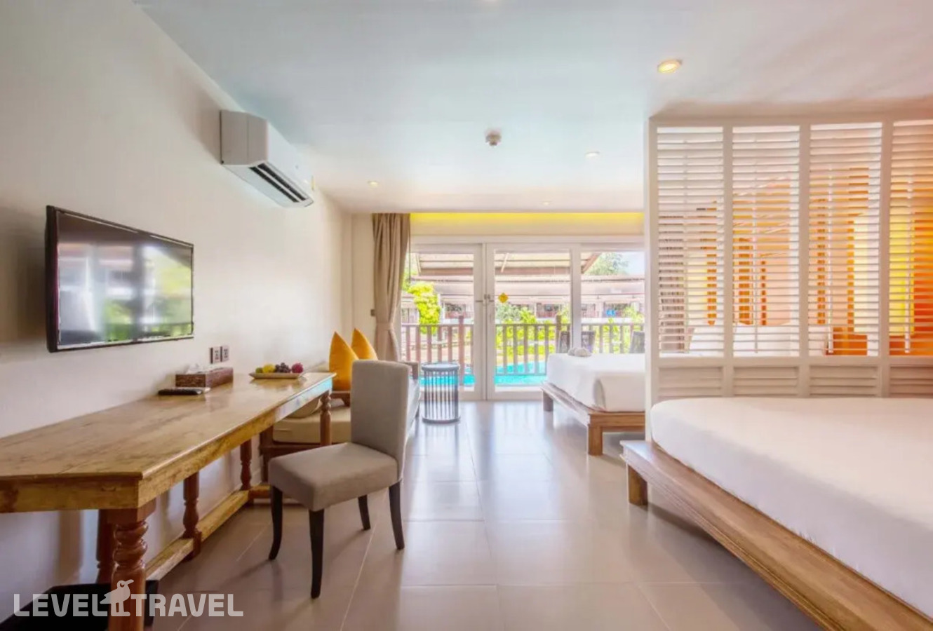 фотографии номера Делюкс Гранд с видом на бассейн отеля Arinara Beach Resort Phuket (Ex. Arinara Bangtao Beach Resort) в Таиланд(Банг Тао Бич) - фото №1