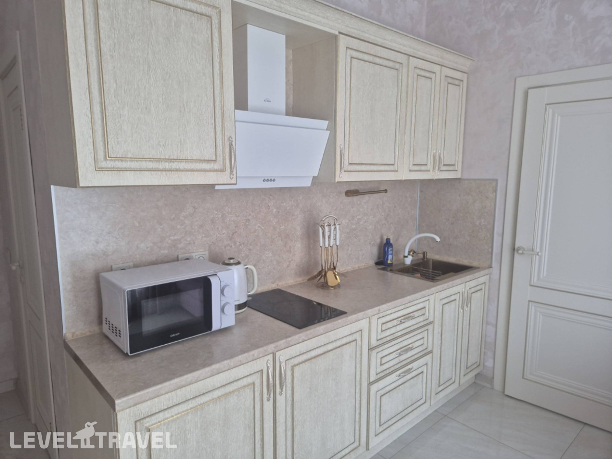 фотографии номера Двухместный люкс с кухней (двуспальная кровать) отеля Кавказ Отель в Россия(Имеретинский курорт) - фото №2