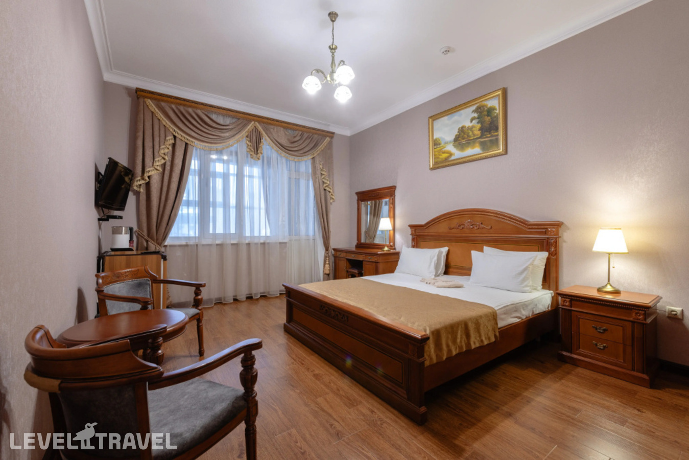 фотографии номера Двухместный номер Comfort с балконом и с частичным видом на море (двуспальная кровать) отеля Отель Метрополь в Россия(Махачкала) - фото №1