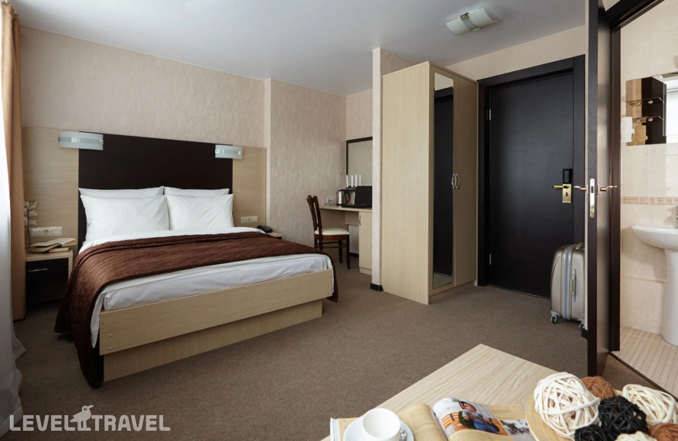 фотографии номера Двухместный номер Улучшенный Standard Comfort (двуспальная кровать) отеля Гостиница Заречная в Россия(Ленинский район) - фото №3
