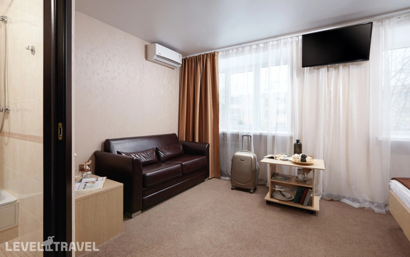 фотографии номера Двухместный номер Улучшенный Standard Comfort (двуспальная кровать) отеля Гостиница Заречная в Россия(Ленинский район) - фото №2