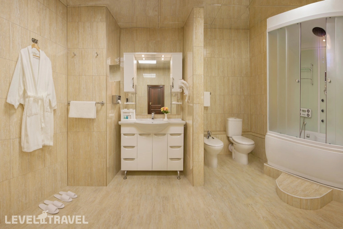 фотографии номера Двухместный люкс Консульский с видом на город (двуспальная кровать) отеля Отель Принц Парк в Россия(Юго-западный административный округ (ЮЗАО)) - фото №6