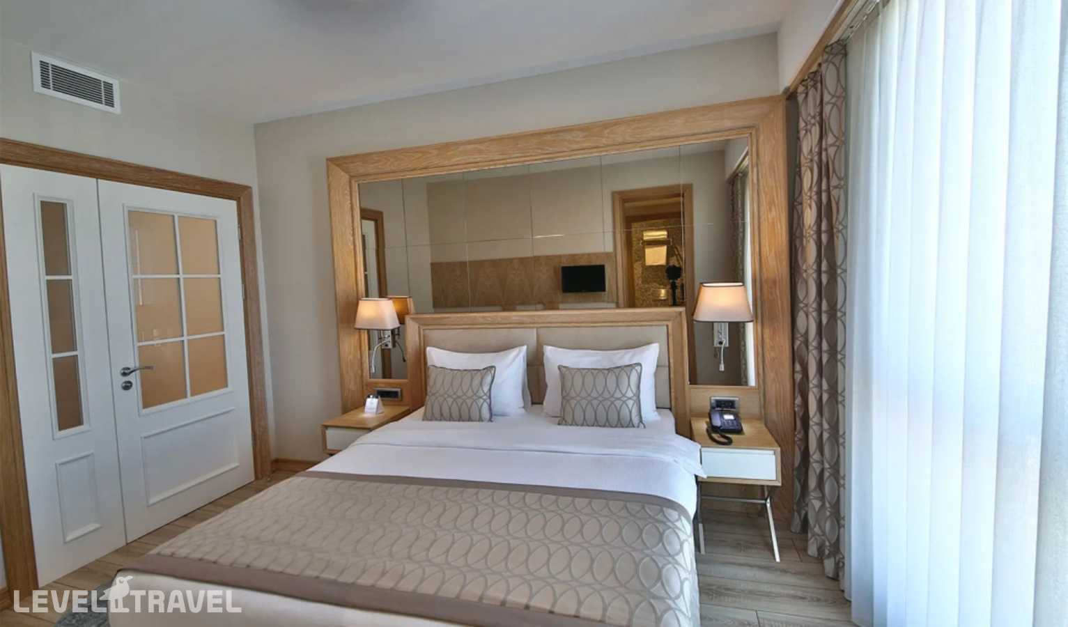 фотографии номера Люкс Panaromic 1+1 Deluxe отеля Bof Hotels Ceo Suites Atasehir в Турция(Аташехир) - фото №1