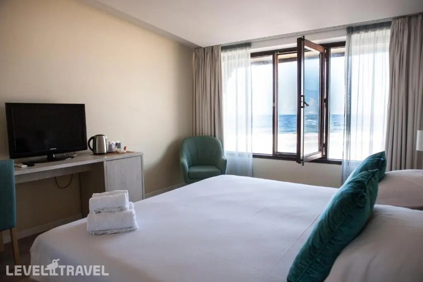 фотографии номера Двухместный номер Standard seafront (двуспальная кровать) отеля Estalagem Muchaxo Hotel в Португалия(Кашкайш) - фото №3