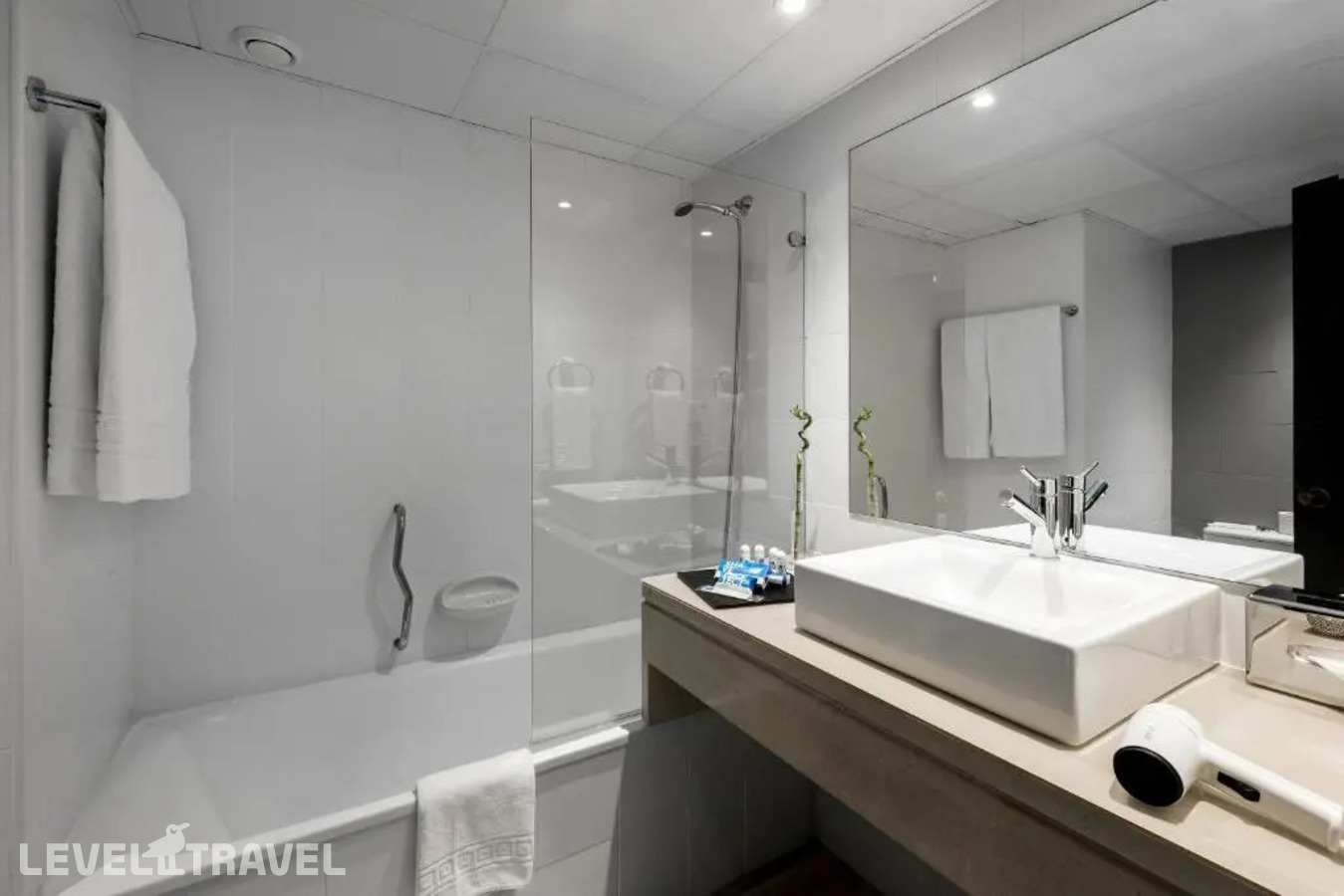 фотографии номера Двухместный номер Premium oceanfront (двуспальная кровать) отеля Tryp Lisboa Caparica Mar (Ex.Costa Da Caparica) в Португалия(Кошта-Де-Капарика) - фото №3