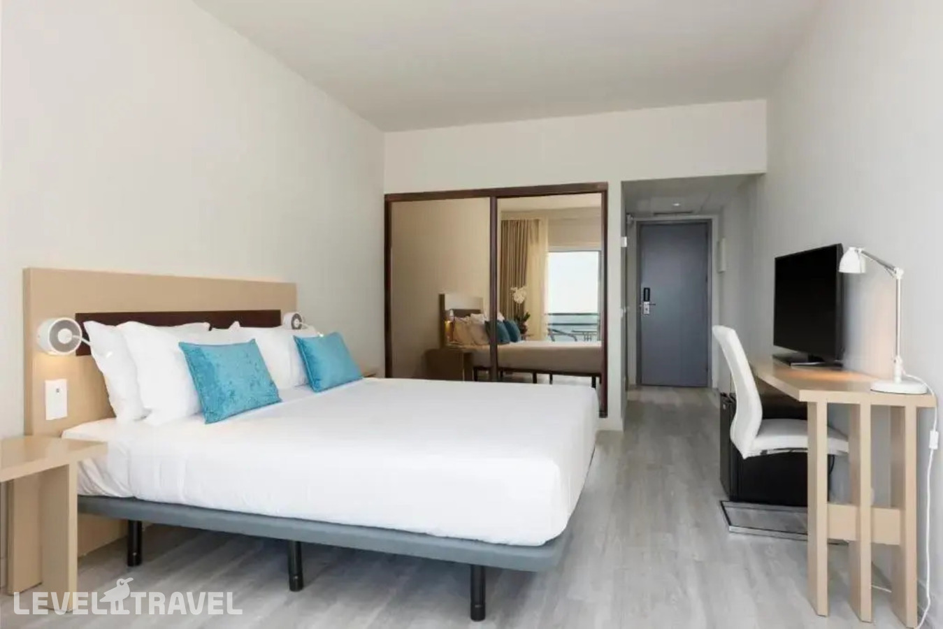 фотографии номера Двухместный номер Premium oceanfront (двуспальная кровать) отеля Tryp Lisboa Caparica Mar (Ex.Costa Da Caparica) в Португалия(Кошта-Де-Капарика) - фото №1
