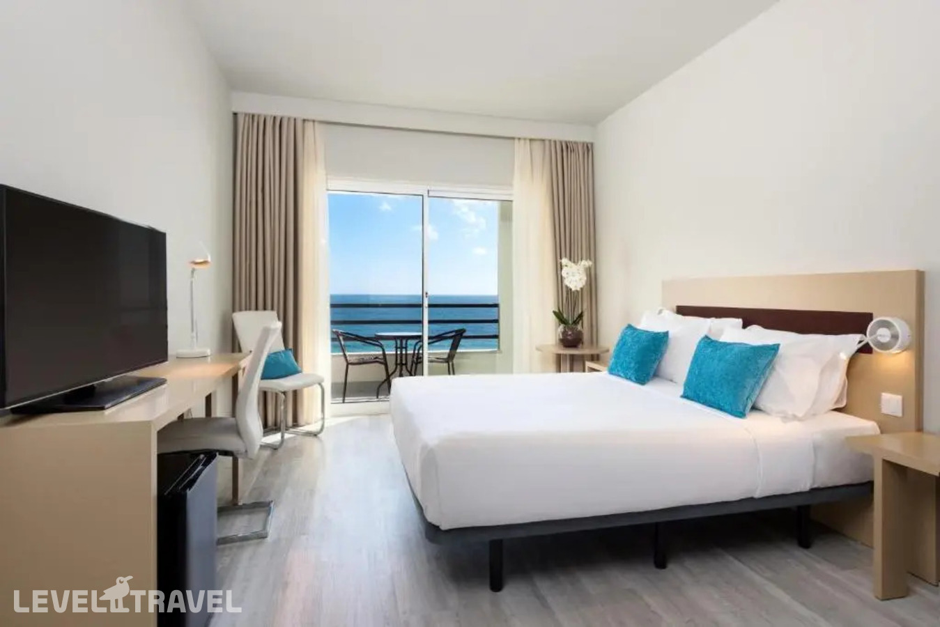 фотографии номера Двухместный номер Premium oceanfront (двуспальная кровать) отеля Tryp Lisboa Caparica Mar (Ex.Costa Da Caparica) в Португалия(Кошта-Де-Капарика) - фото №2