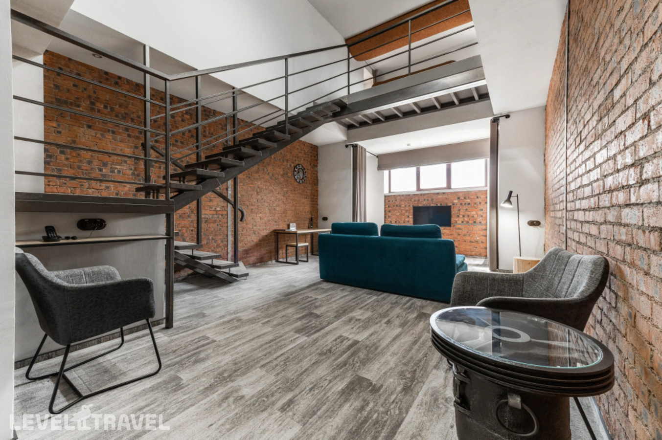 фотографии номера Двухместный номер высшей категории LUXE LOFT (двуспальная кровать) отеля Hunnu (Хунну) в Россия(Улан-Удэ) - фото №2