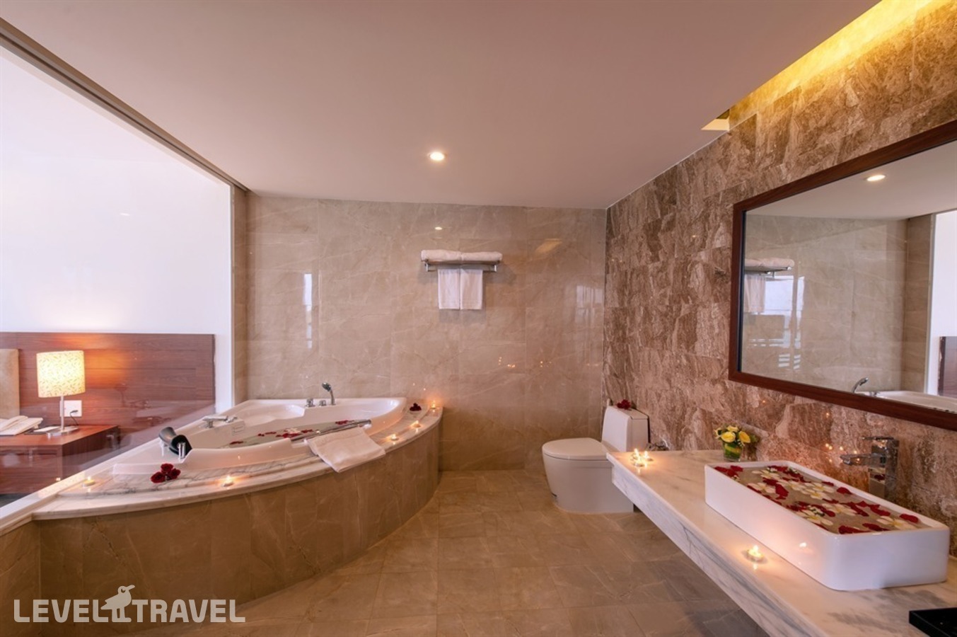 фотографии номера Представительский люкс отеля Muong Thanh Grand Nha Trang Hotel в Вьетнам(Нячанг) - фото №1