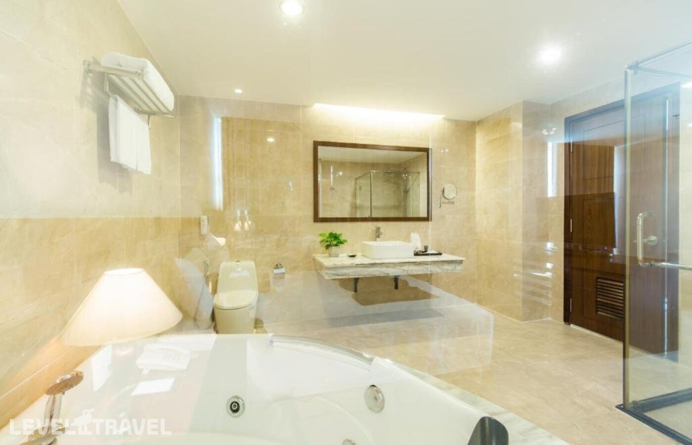 фотографии номера Представительский люкс отеля Muong Thanh Grand Nha Trang Hotel в Вьетнам(Нячанг) - фото №8