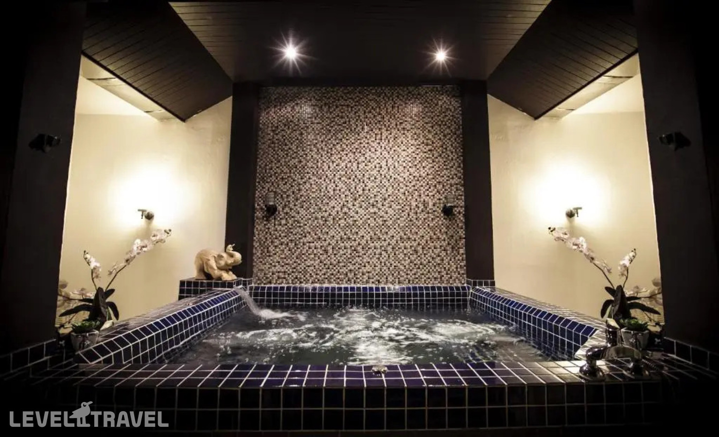 фотографии номера Двухместный номер Spa Bath Grand Deluxe (двуспальная кровать) отеля Number 4 в Таиланд(Равай) - фото №3