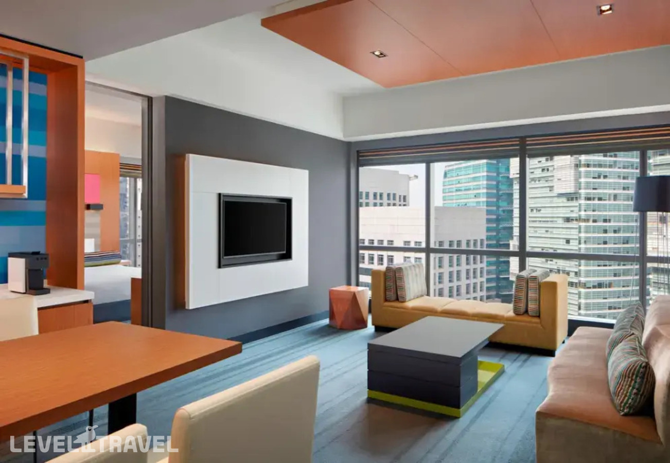 фотографии номера Двухместный люкс Breezy High Floor (двуспальная кровать) отеля Aloft Kuala Lumpur Sentral в Малайзия(Куала-Лумпур) - фото №2