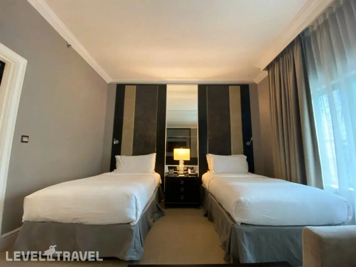 фотографии номера Двухместный номер Executive Deluxe (2 отдельные кровати) отеля The Ritz-Carlton, Kuala Lumpur в Малайзия(Куала-Лумпур) - фото №2