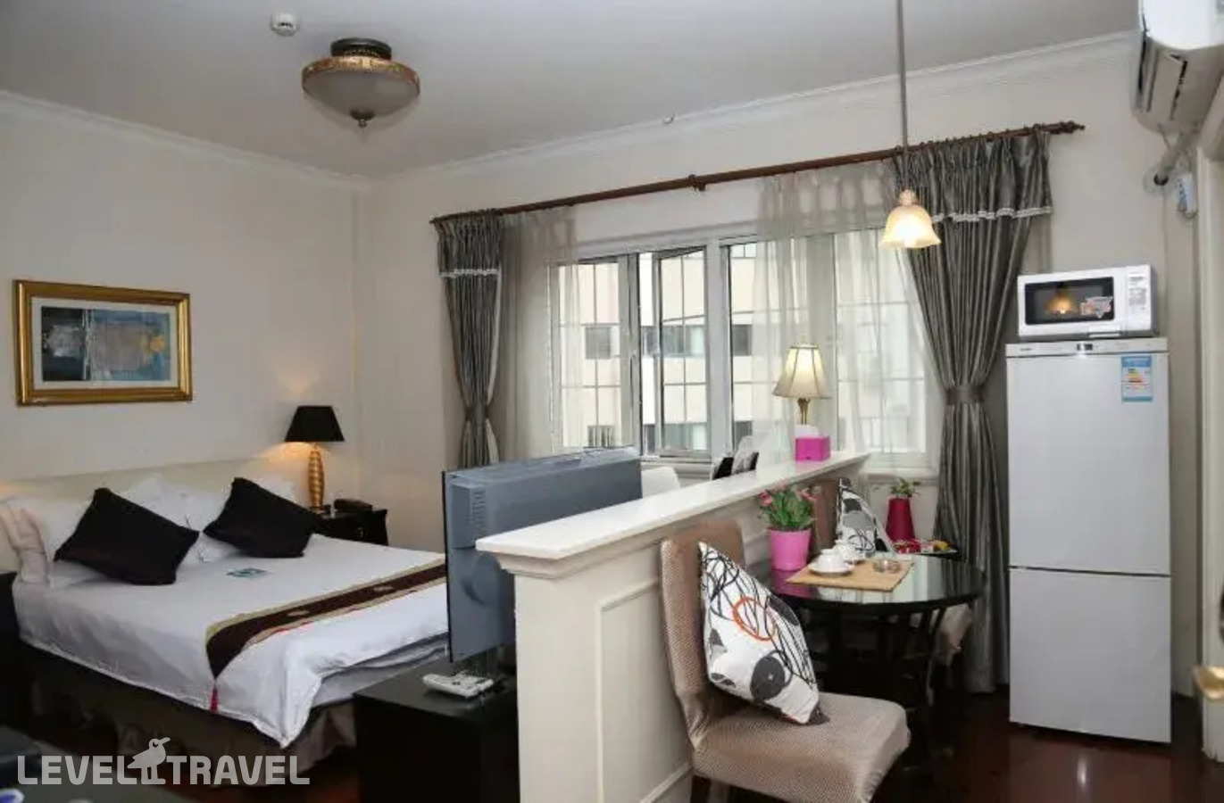 фотографии номера Двухместный номер Beautiful and Elegant (двуспальная кровать) отеля Ladoll Service Apartment в Китай(Шанхай) - фото №1