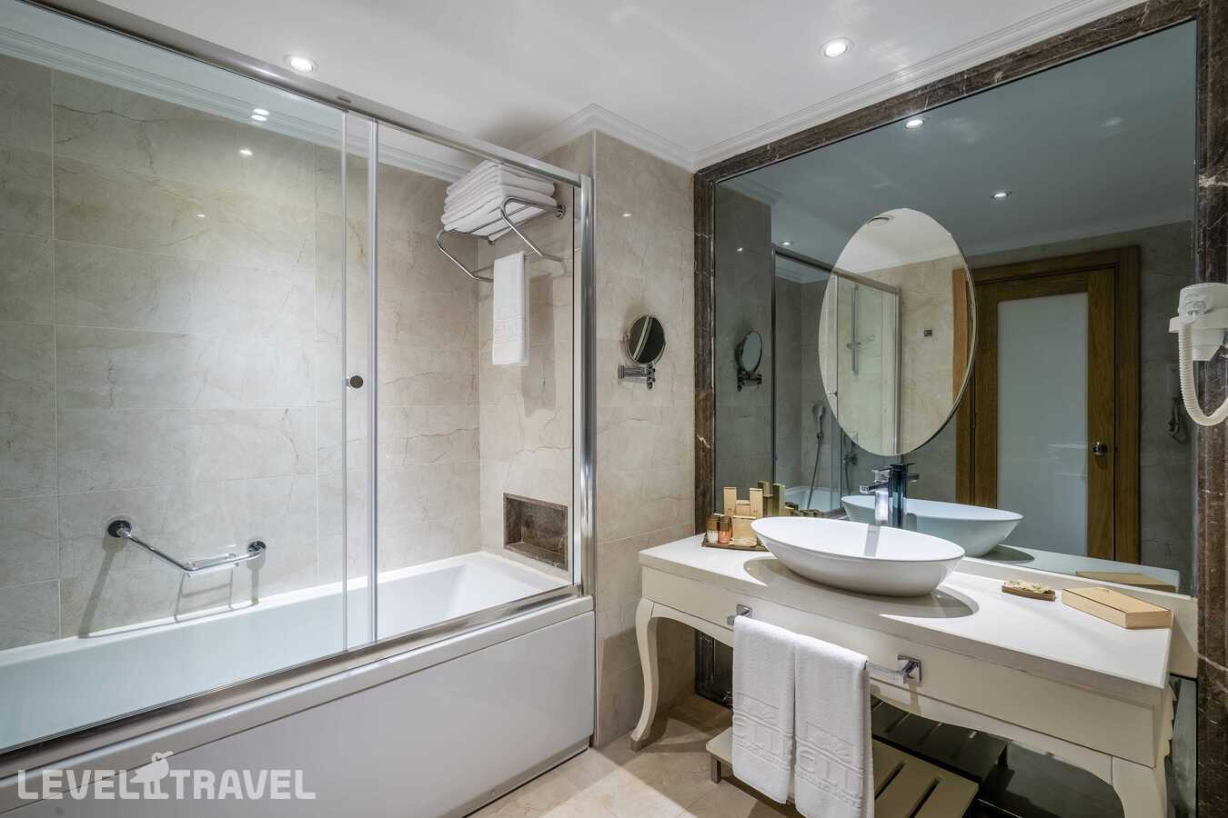 фотографии номера Семейный номер Jasmine с видом на бассейн отеля Bellis Deluxe Hotel в Турция(Кадрие) - фото №10