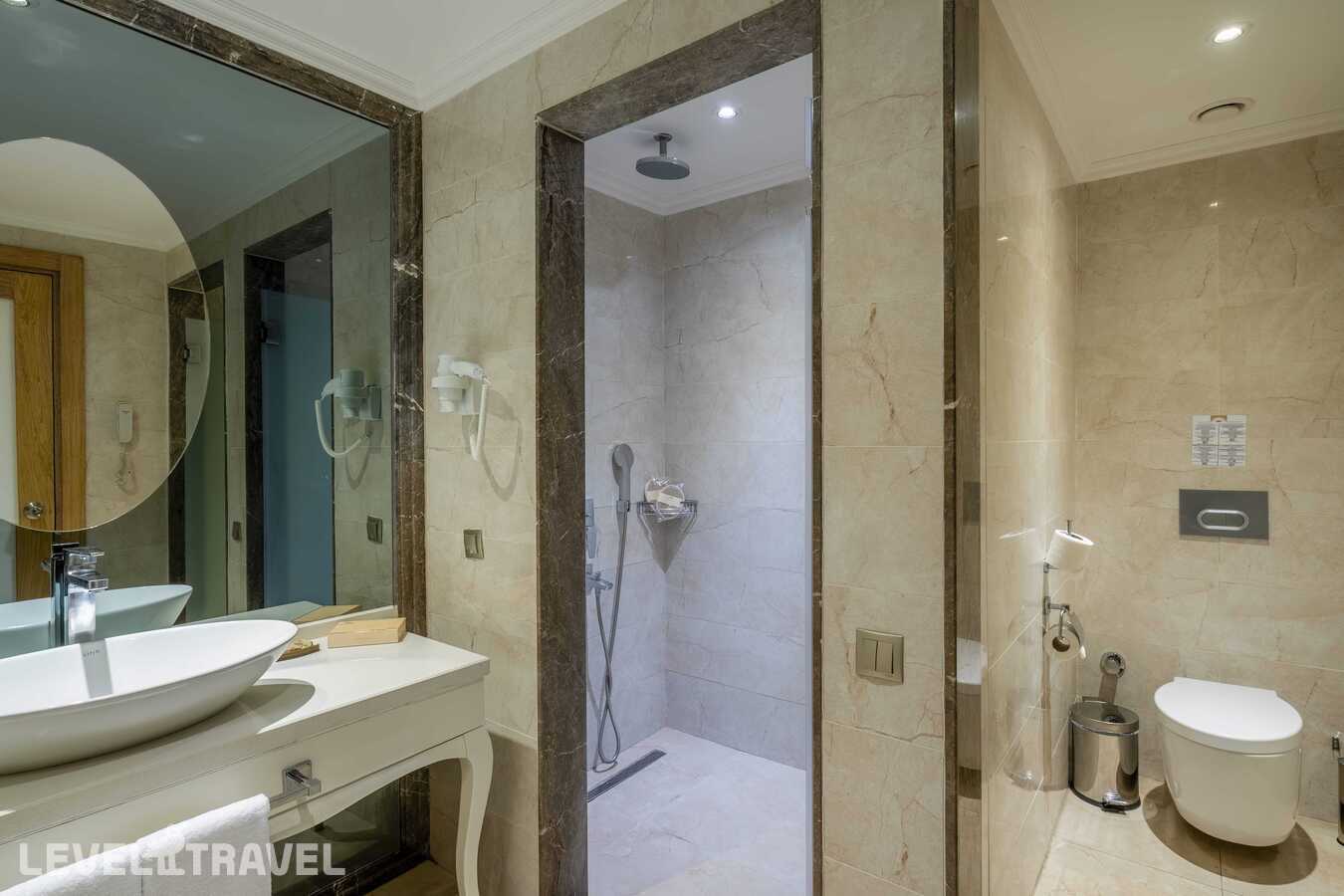фотографии номера Семейный номер Jasmine с видом на бассейн отеля Bellis Deluxe Hotel в Турция(Кадрие) - фото №5