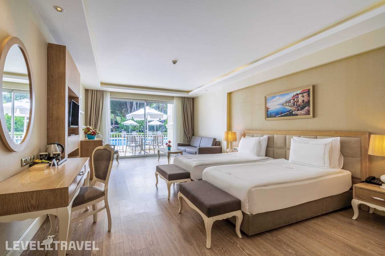 фотографии номера Семейный номер Jasmine с видом на бассейн отеля Bellis Deluxe Hotel в Турция(Кадрие) - фото №1
