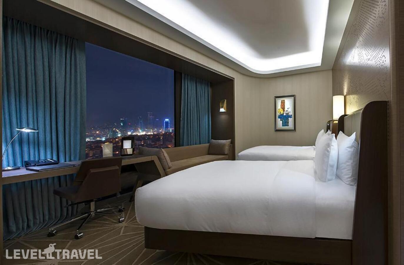 фотографии номера Делюкс с видом на город (две односпальные кровати) отеля Hilton Istanbul Kozyatagi Hotel в Турция(Кадыкёй) - фото №1