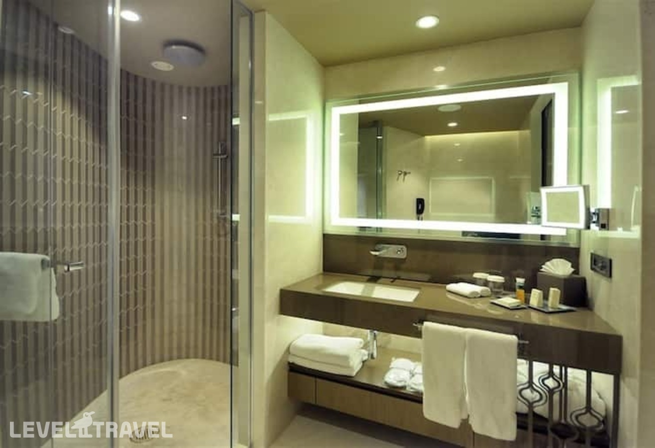 фотографии номера Делюкс с видом на город (две односпальные кровати) отеля Hilton Istanbul Kozyatagi Hotel в Турция(Кадыкёй) - фото №3