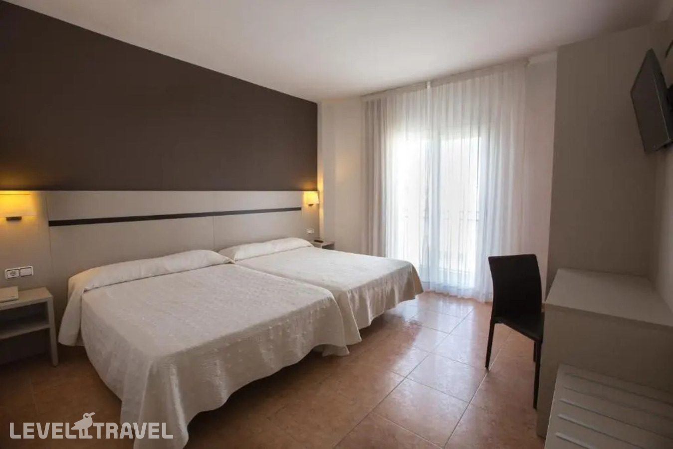 фотографии номера Улучшенный номер отеля Costa Brava Hotel в Испания(Бланес) - фото №1