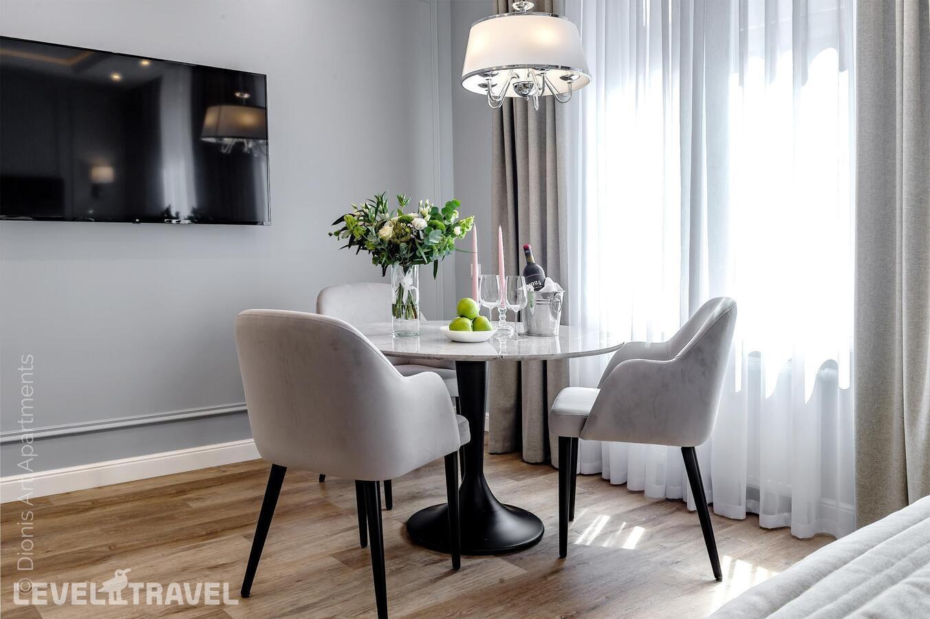фотографии номера Улучшенные апартаменты отеля Dionis Art Apartments в Россия(Центральный район) - фото №6
