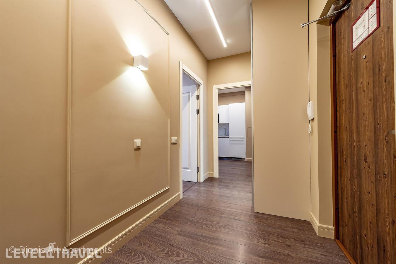 фотографии номера Улучшенные апартаменты (3 комнаты) отеля Dionis Art Apartments в Россия(Центральный район) - фото №8