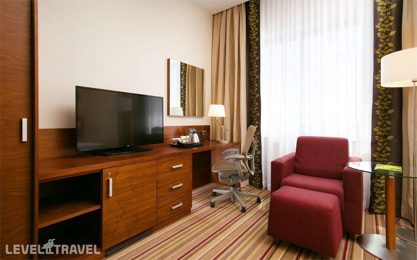 фотографии номера Стандартный номер с большой кроватью (Кинг сайз) отеля Hilton Garden Inn Volgograd в Россия(Волгоград) - фото №2