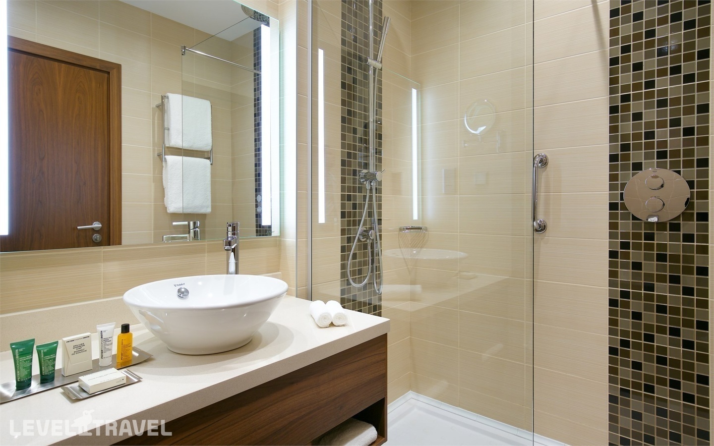 фотографии номера Стандартный номер с большой кроватью (Кинг сайз) отеля Hilton Garden Inn Volgograd в Россия(Волгоград) - фото №4