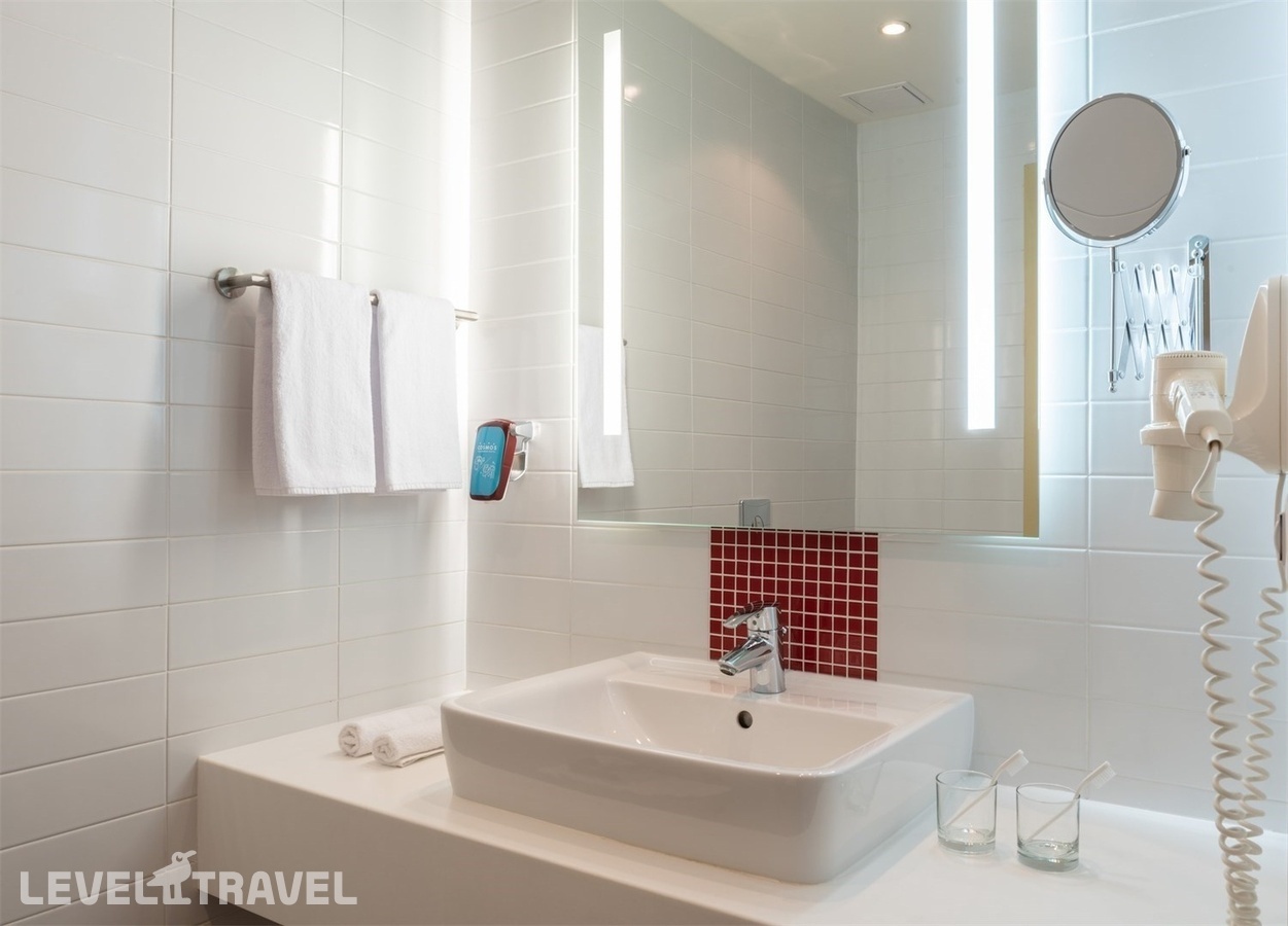 фотографии номера Стандартный с видом на город и двуспальной кроватью отеля Cosmos Волгоград Отель (Ex.Park Inn By Radisson Volgograd) в Россия(Волгоград) - фото №4