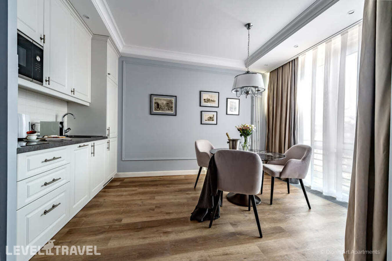 фотографии номера Трехместный делюкс отеля Dionis Art Apartments в Россия(Центральный район) - фото №4