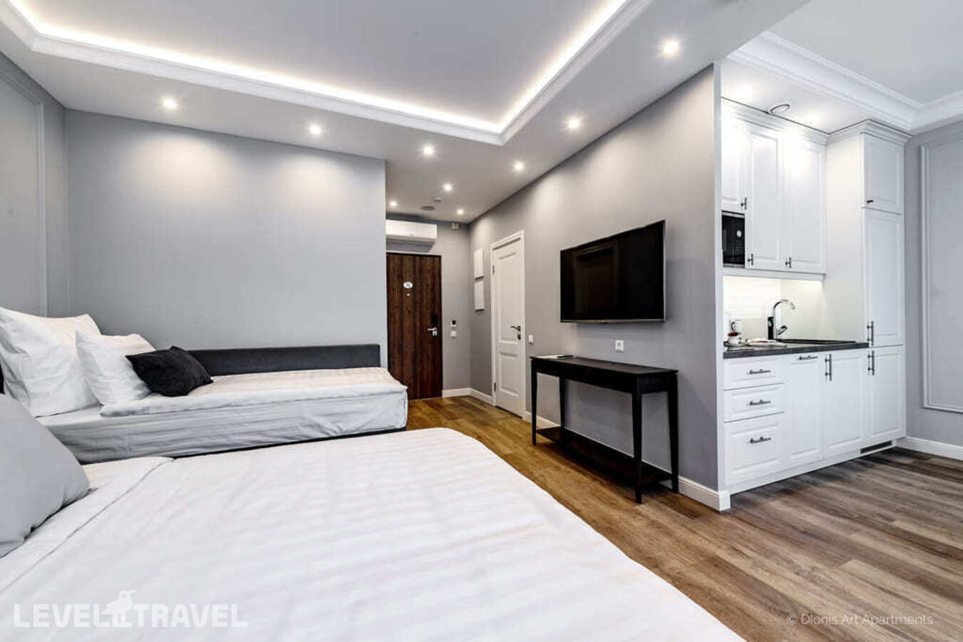 фотографии номера Трехместный делюкс отеля Dionis Art Apartments в Россия(Центральный район) - фото №2