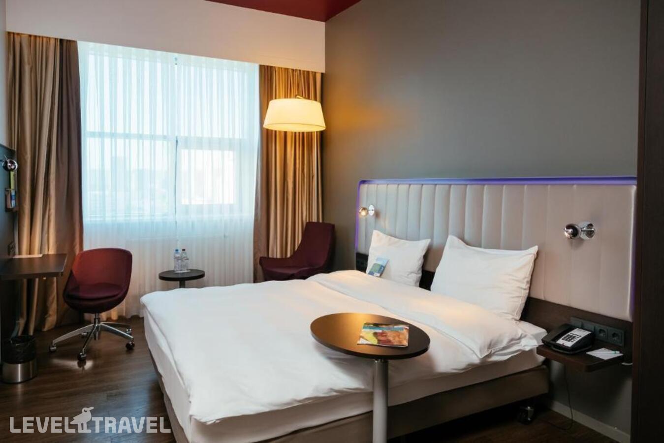 фотографии номера Стандартный номер отеля Park Inn by Radisson Novokuznetsk (Парк Инн Рэдиссон Новокузнецк) в Россия(Новокузнецк) - фото №2