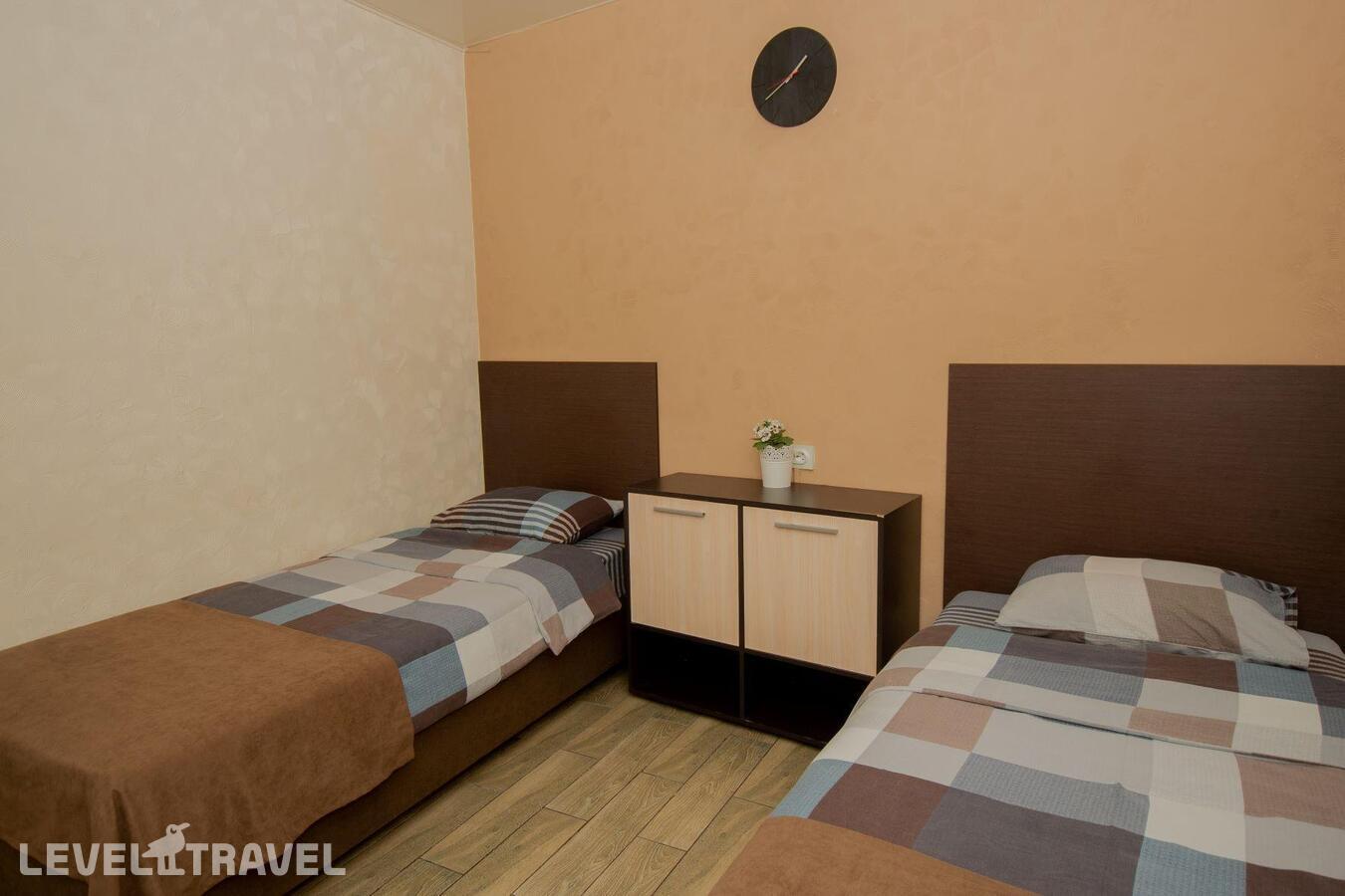 фотографии номера Стандартный (две односпальные кровати) отеля Отель Центральный в Россия(Новороссийск) - фото №9
