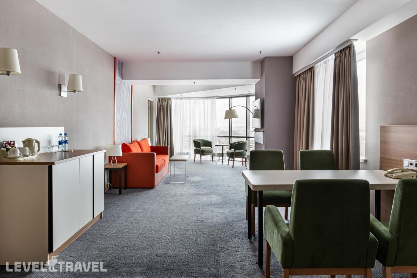 фотографии номера Апартаменты люкс отеля Московские Ворота (Бывш. Holiday Inn Московские Ворота) в Россия(Московский район) - фото №1