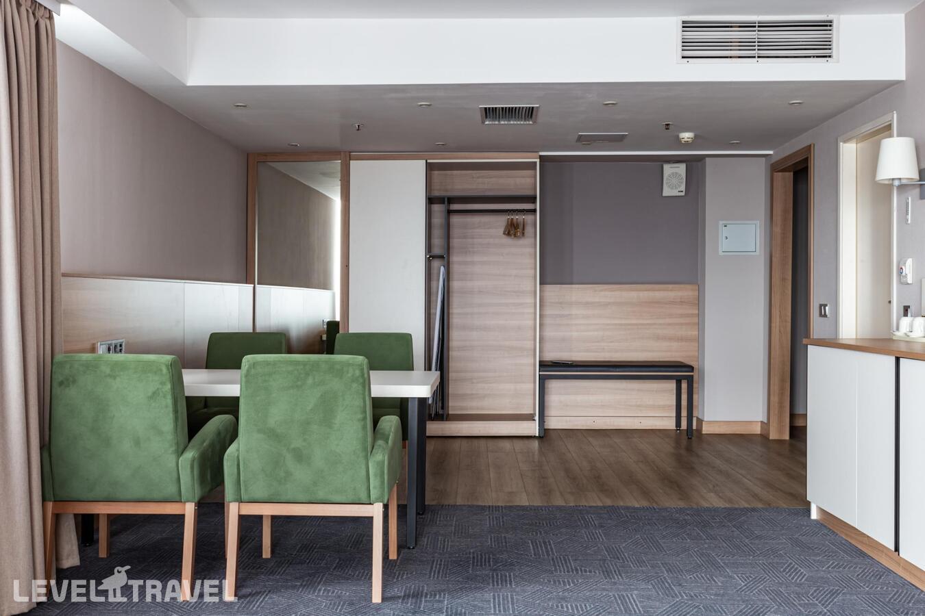 фотографии номера Апартаменты люкс отеля Московские Ворота (Бывш. Holiday Inn Московские Ворота) в Россия(Московский район) - фото №13