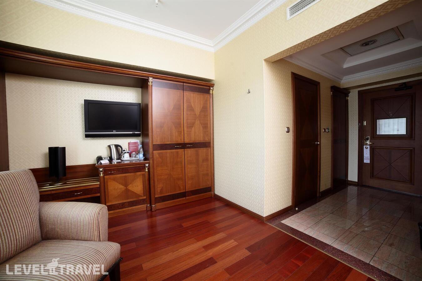 фотографии номера Люкс отеля Crowne Plaza Minsk Hotel в Беларусь(Минск) - фото №2