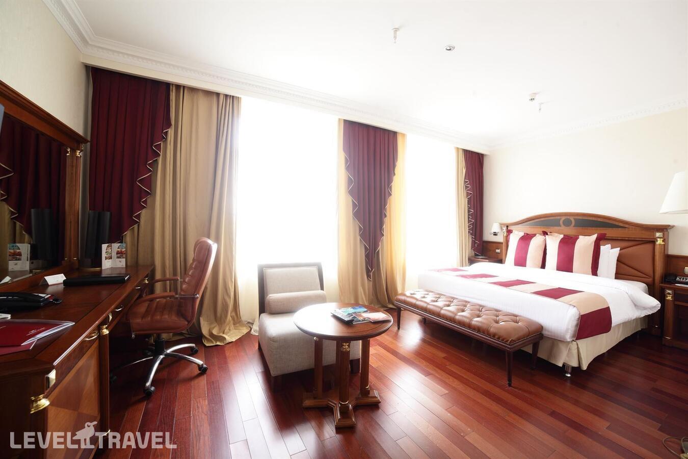фотографии номера Клубный номер отеля Crowne Plaza Minsk Hotel в Беларусь(Минск) - фото №1