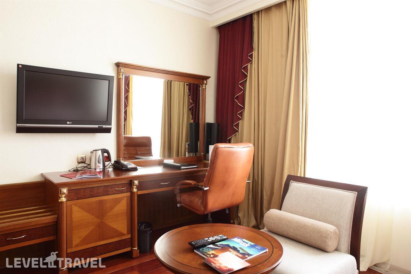 фотографии номера Клубный номер отеля Crowne Plaza Minsk Hotel в Беларусь(Минск) - фото №2